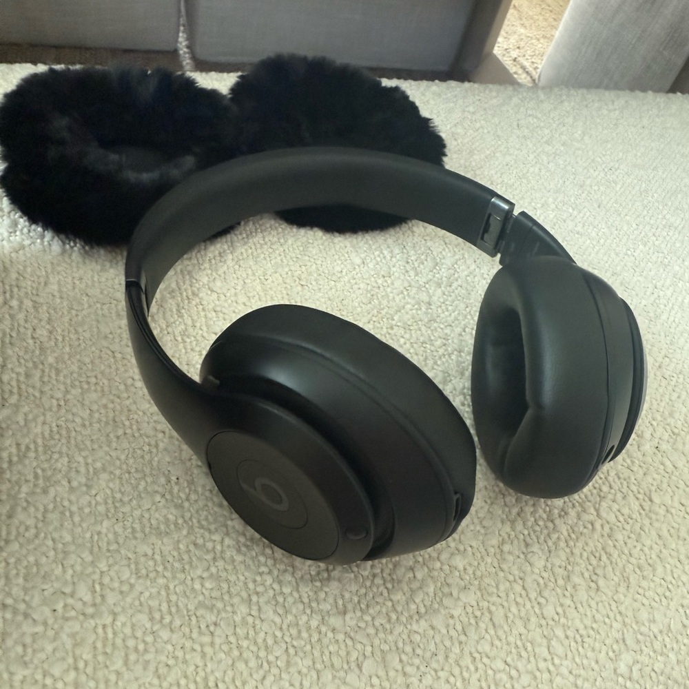 Alo/ Beats Black Wireless Headphones